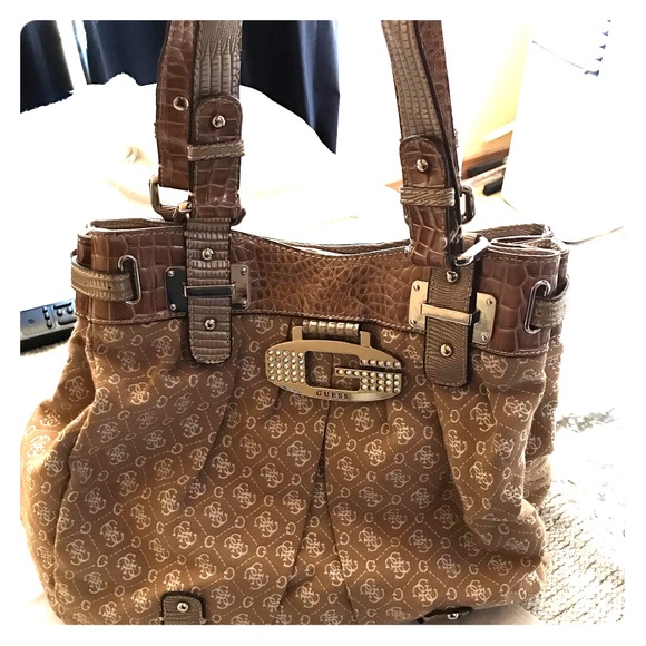 Guess Purse - Picture 1 of 8